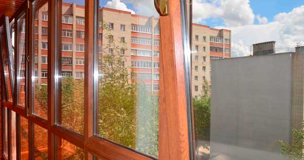 Деревянное остекление балкона
