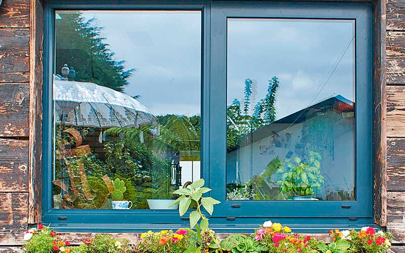 монтаж пластиковых окон в деревянный дом