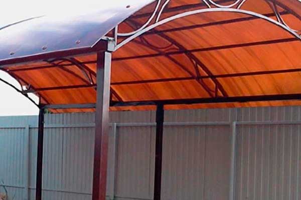 Навес для автомобиля из поликарбоната