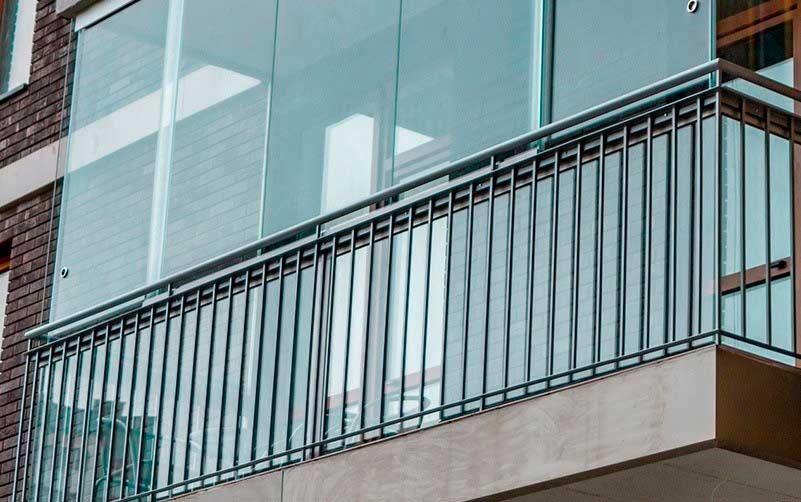 Остекление балкона с выносом