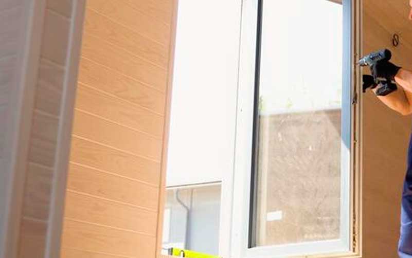 Установка окна ПВХ в деревянный дом